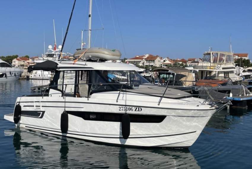 Merry Fisher 895 - from town Krk