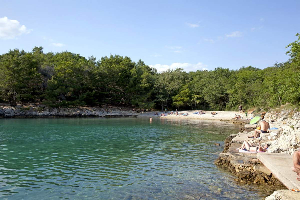 Spiaggia Jert vicino a Pinezići