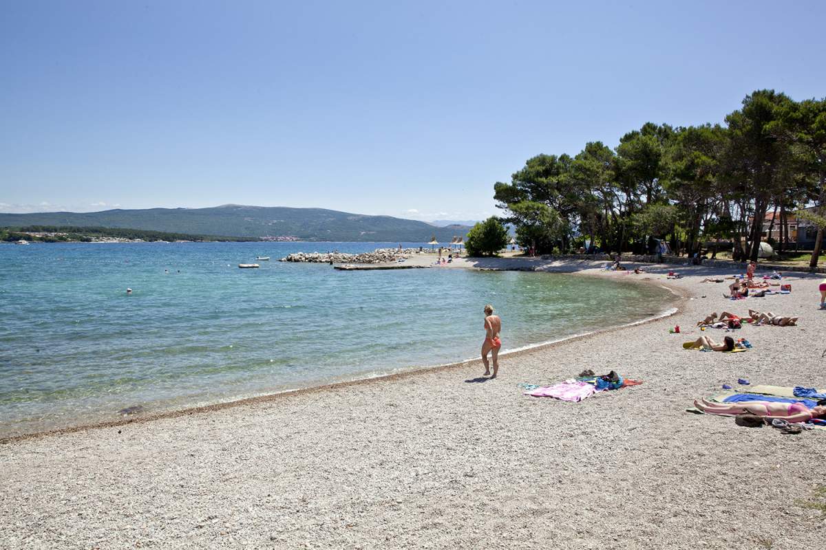 Strand Plav in der Stadt Krk