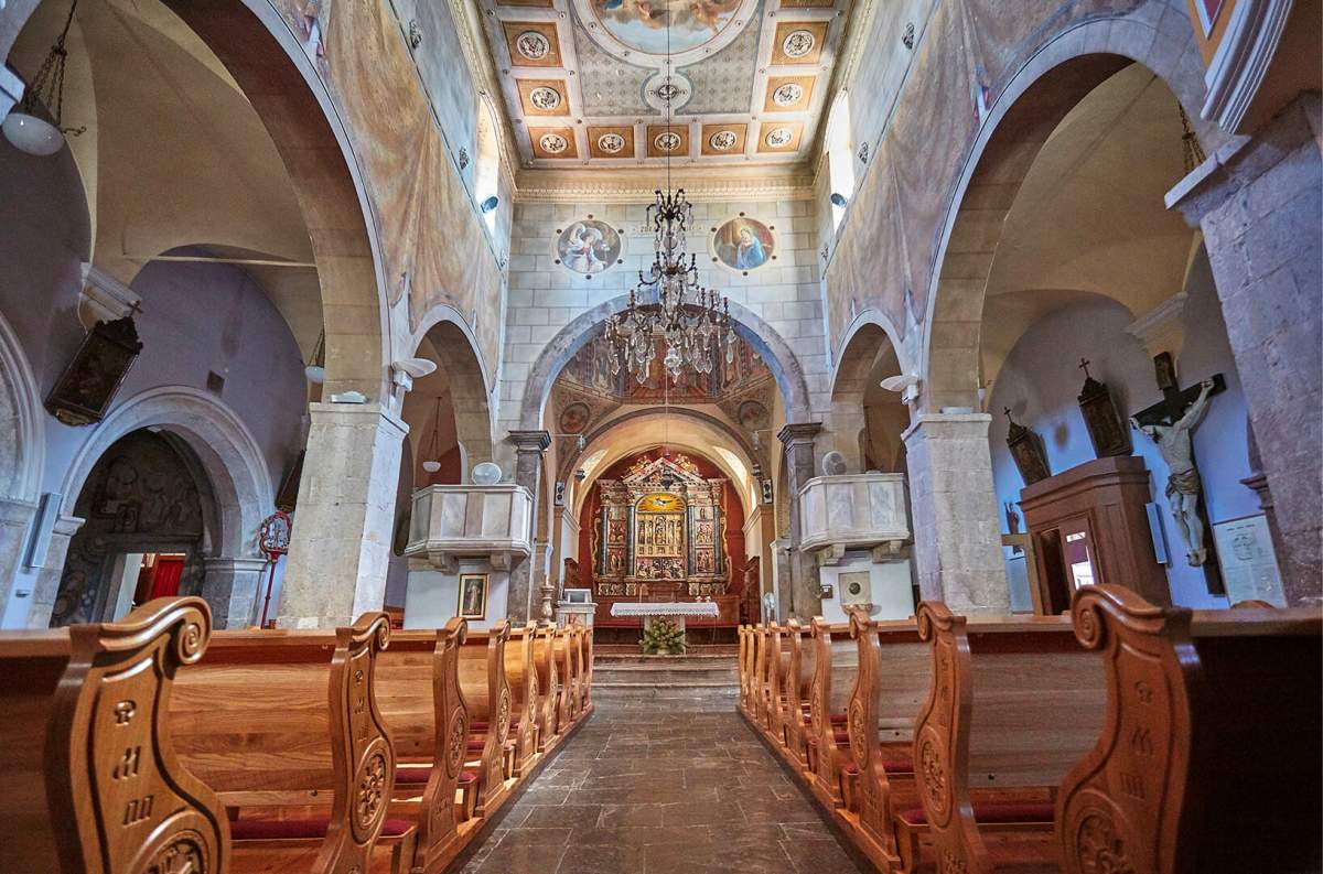 Die Pfarrkirche Mariä Himmelfahrt in Omišalj