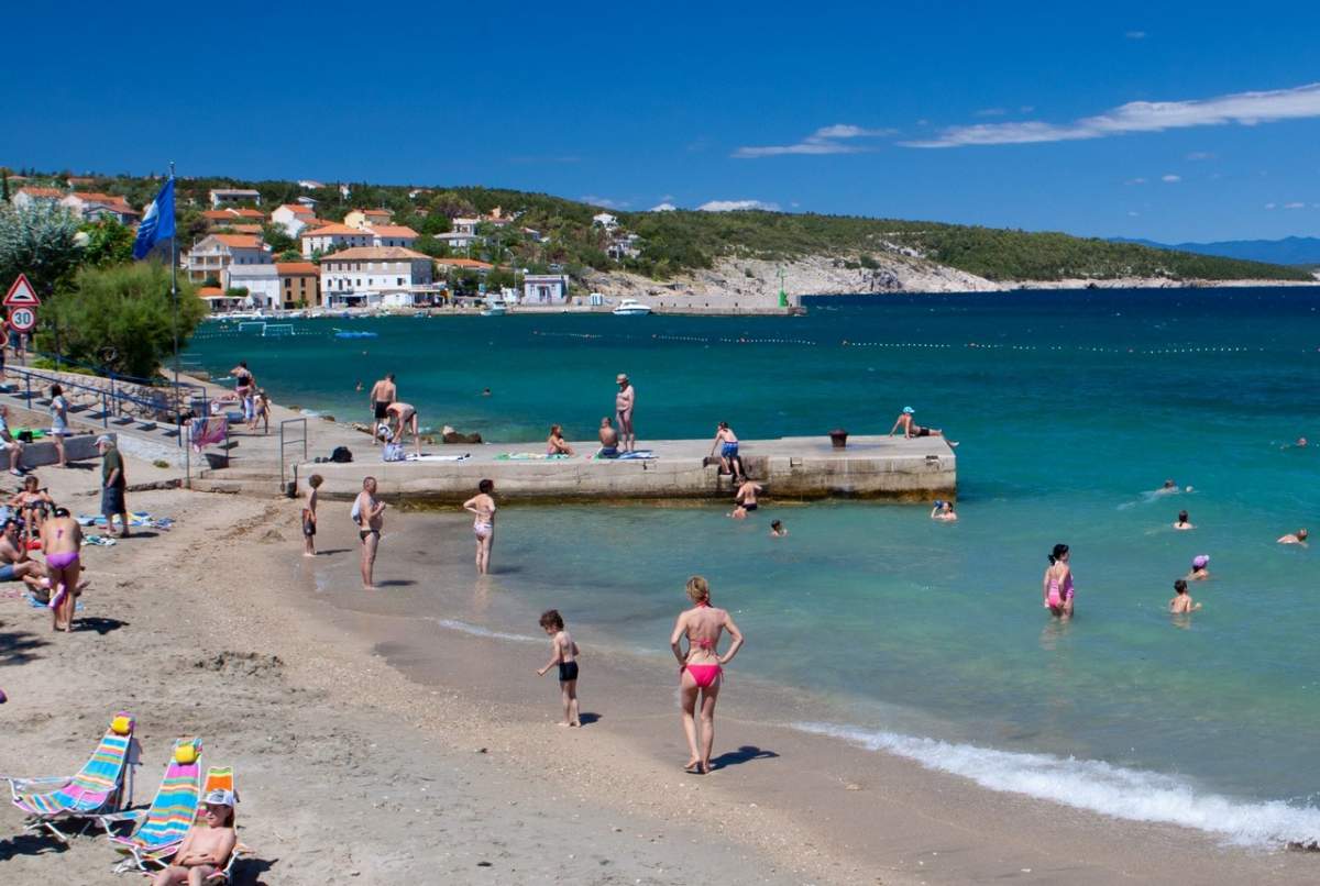 Sandy beach Pećine in Šilo