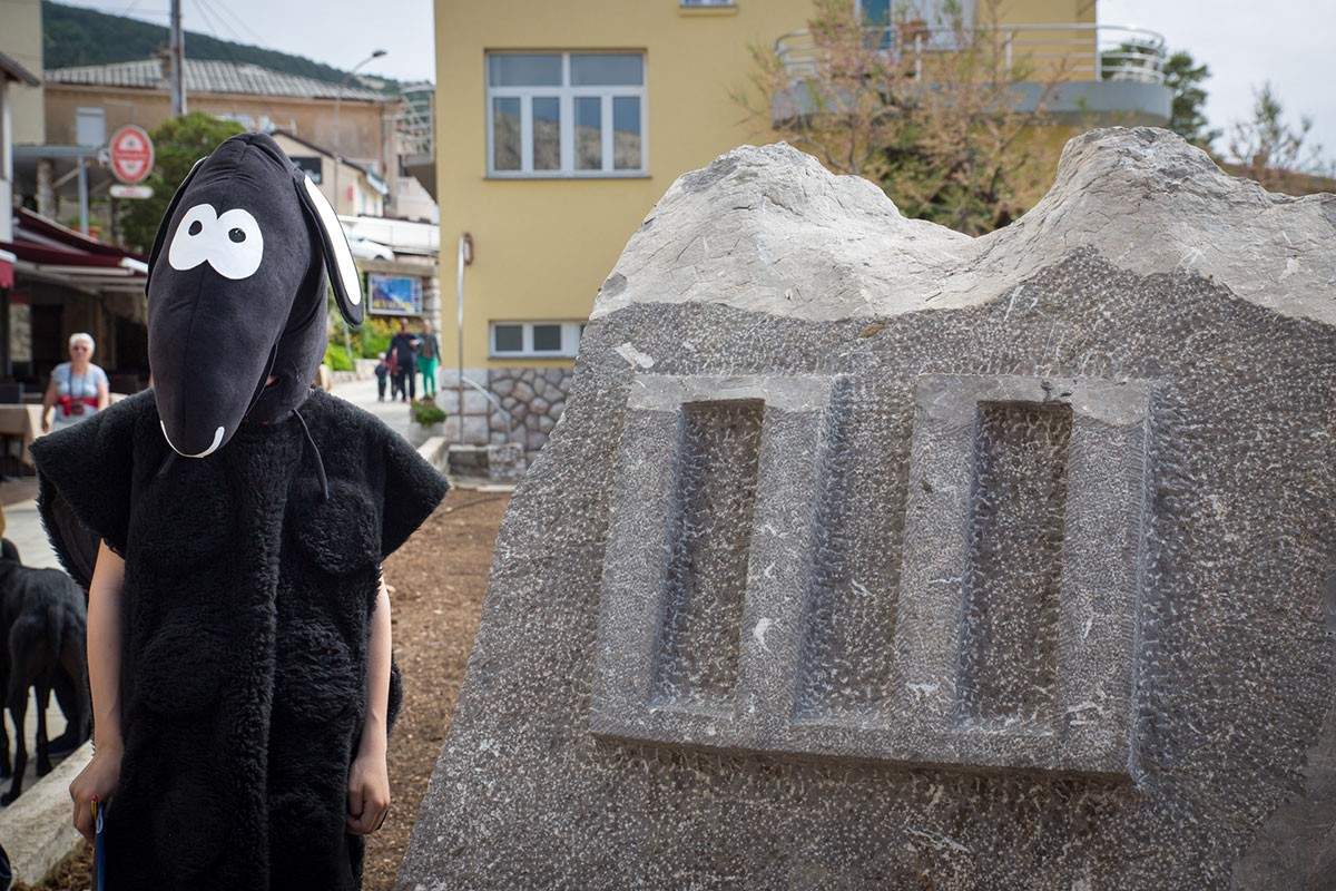 Manifestazione La pecora nera a Baška
