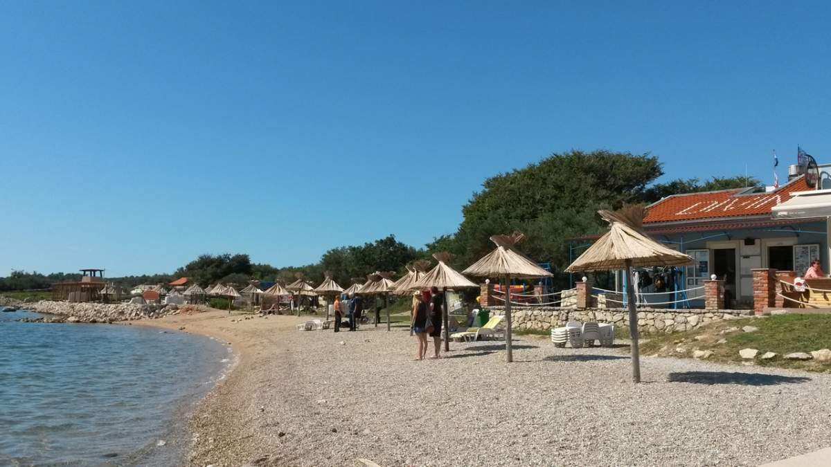 Strand Kornić in der Nähe von Kornić