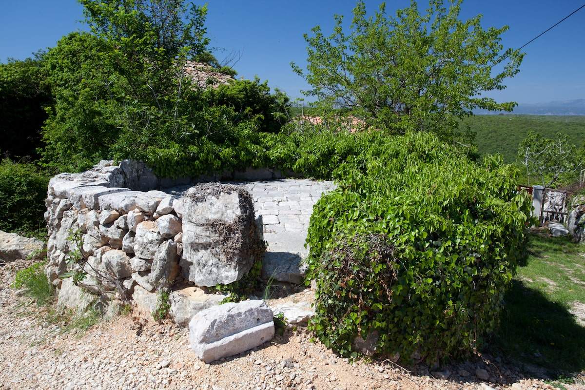 The circular hiking trail Paths of Dobrinj, Krk island