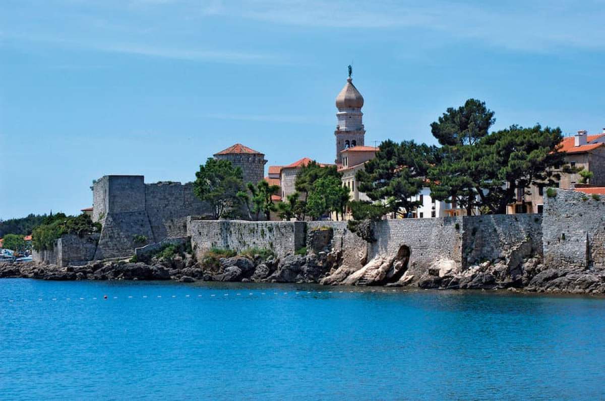 Centro storico di Krk e sempre una buona destinazione se ti stai chiedendo cosa vedere a Krk