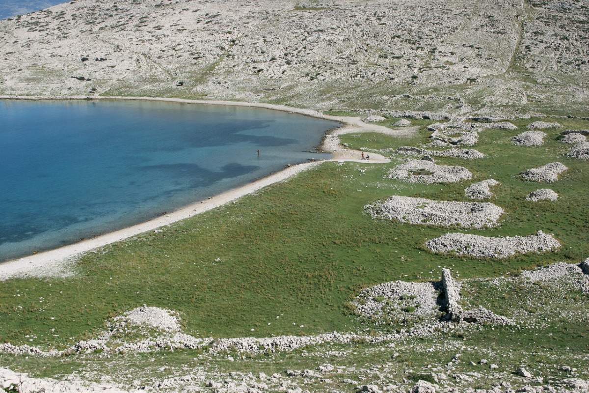 Archäologische Überreste in der Nähe von Baška