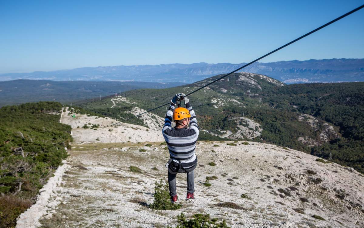 Wenn Sie ein Fan von Abenteuern sind, lautet die Antwort auf die Frage, was tun auf Krk ist: Zipline Edison