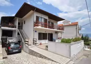 Luka 1 - na mirnoj lokaciji, blizu centra 