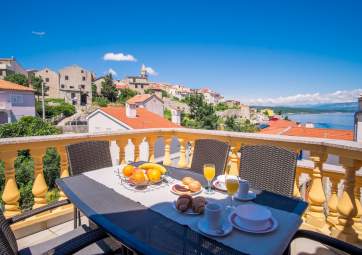 Saraga 2 - prostrani apartman u neposrednoj blizini plaže (Croatian)