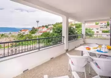 Bela 1 - moderan apartman s pogledom na more, blizu plaže