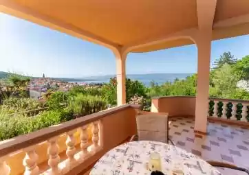 Balara 1 - s prostranom terasom i panoramskim pogledom na more