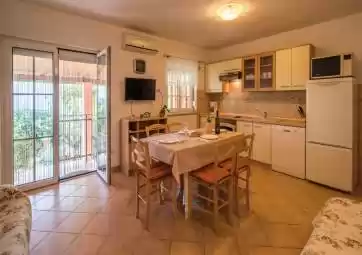 Andmar 2 - with cozy garden, close to the beach