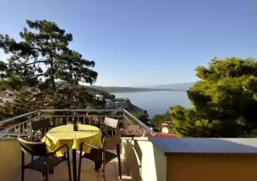 Maestral 4 - s pogledom na more, blizu plaže i borove šume