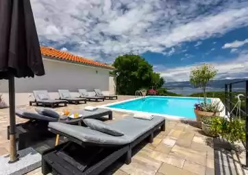 Iris - with pool & spacious terrace 
