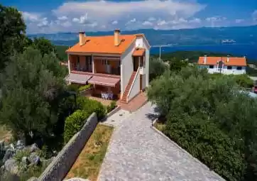 Vršek 2 - confortevole appartamento con giardino e vista mare