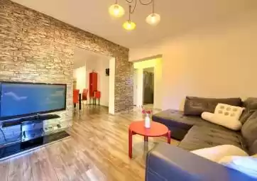 Tatjana 1 - moderan, potpuno opremljen apartman blizu plaže