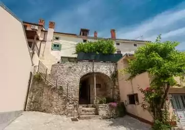 Parona - affascinante casa in pietra mediterranea