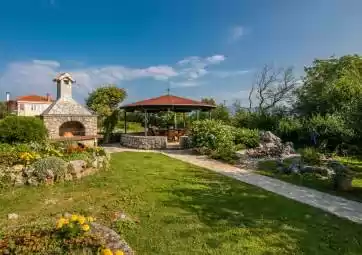 Sara - in ruhiger Lage mit großem Garten