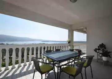 Lokvić - geräumige Wohnung mit Panoramablick auf das Meer