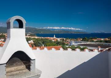 Vicky - mansard apartment with roof terrace & sea view