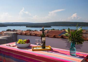 Rory - con terrazza sul tetto e splendida vista sul mare