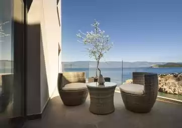 Superior s balkonom i pogledom na more