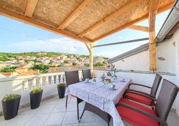 Tomi - Wohnung im Zentrum mit Terrasse und Meerblick