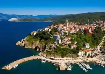 Nora - sunny side of the old town with sea view