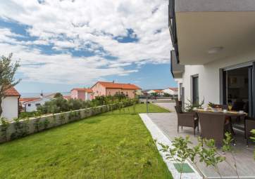 Jacky - moderan svijetao apartman u gradu Krku (Croatian)