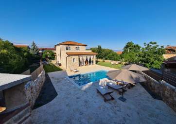Villa LuLu - charming luxury villa with heated pool