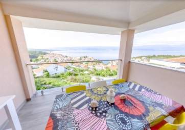Zoe - with a great view of the sea and the old town of Vrbnik