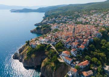 Summerland – Apartment über dem Meer am Altstadtrand von Vrbnik