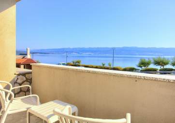 Villa Adria Apartments 2 – one-bedroom apartment with sea view, a few steps from the sea
