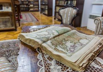 Biblioteca Vitezić, stamperia glagolitica e collezione ethno