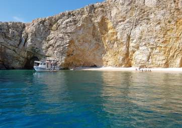 Boat trip to 3 hidden beaches between 4 islands