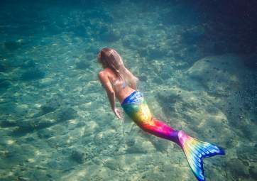 By semi-submarine to the underwater park and mermaid