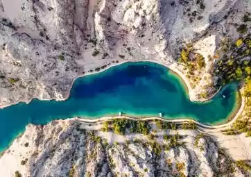 Stadt Rab und atemberaubender Fjord Zavratnica