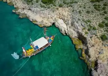 Piraten Schatzsuche mit Holzsegelschiff