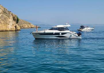 Privater Tagesausflug auf einer Luxusyacht
