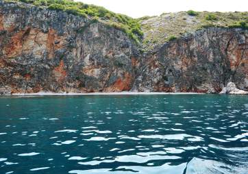 Tour Privato in Barca di Legno per 6 Persone – Perle Nascoste della Costa Orientale di Krk