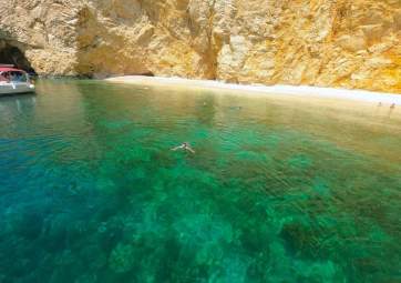Escursione in barca a Plavnik e Grotta Azzurra – natura autentica su una barca in legno